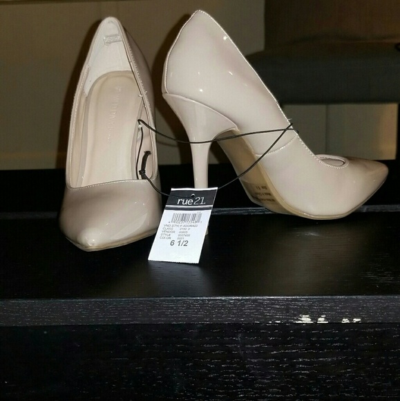 Woman's heels - Picture 1 of 2